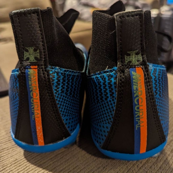 Men's soccer cleats size 11 - Picture 3 of 3